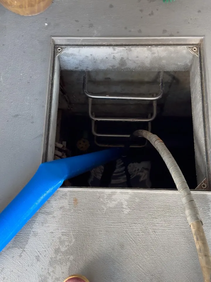 新築の団地に光ケーブルを引き込む為に